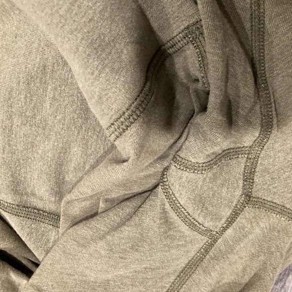 Green soft lulu capris - Picture 4 of 4